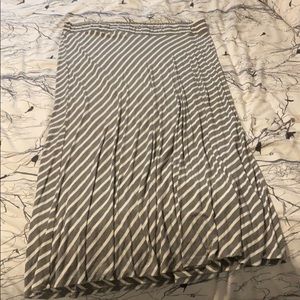 💕4/$25💕 Grey and white stripe maternity maxi skirt